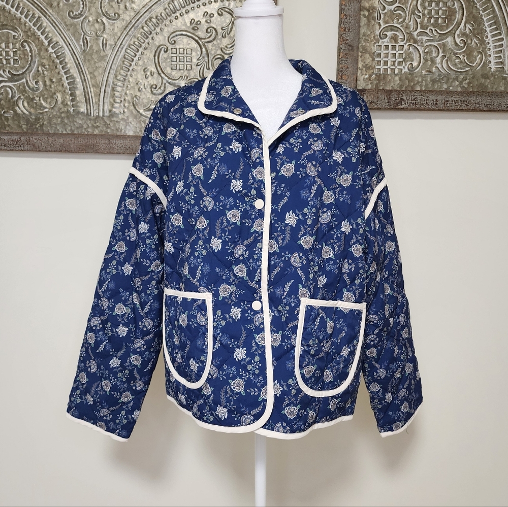 NWT Dokotoo Navy Blue & White Floral Lightweight Jacket Med Garden Girl Quilted